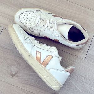 Veja V-10 CHROMEFREE LEATHER